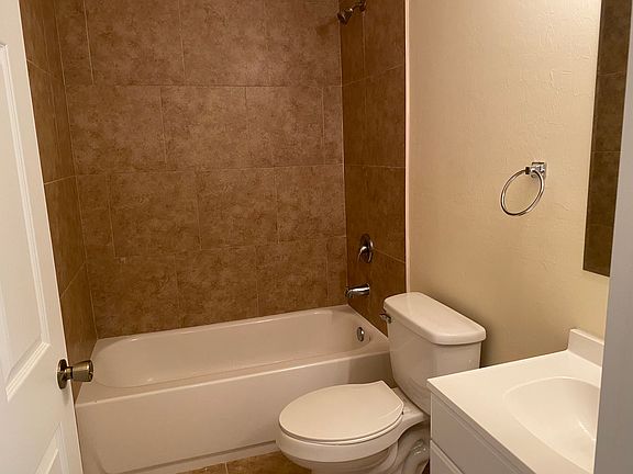 3rd image of 925 SE 13th St