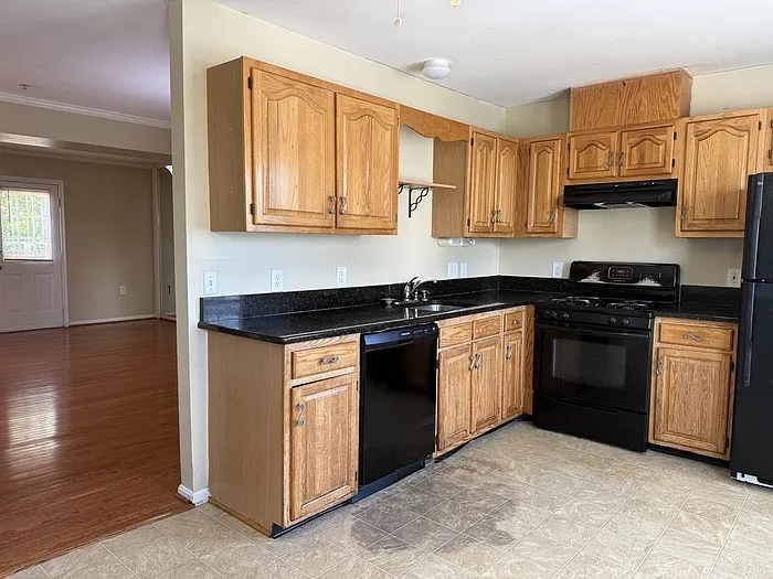 1323 Hampshire Dr #1 — Photo 7