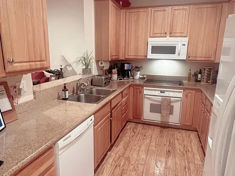 4 Flora Ln — Photo 3