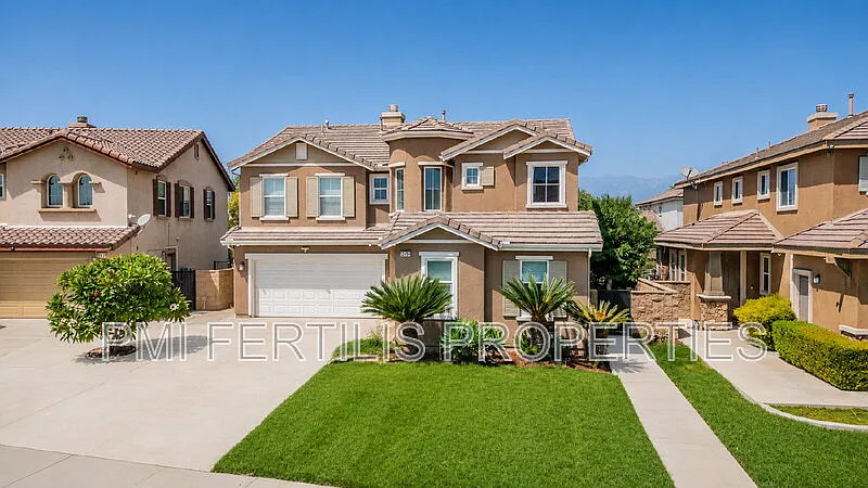 4 bed, 3.0 bath, 2736 sqft, $3,000 — Photo 2