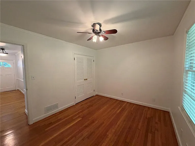 6651 Castleton Dr — Photo 21