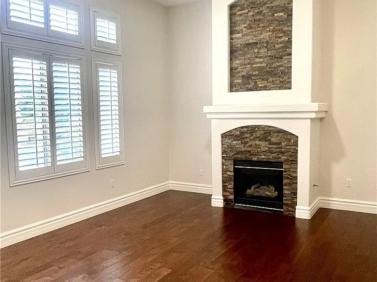 385 Apple River Ct — Photo 13