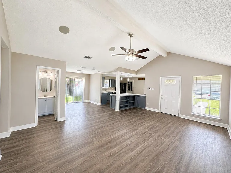 10806 Parkland Woods Dr — Photo 3