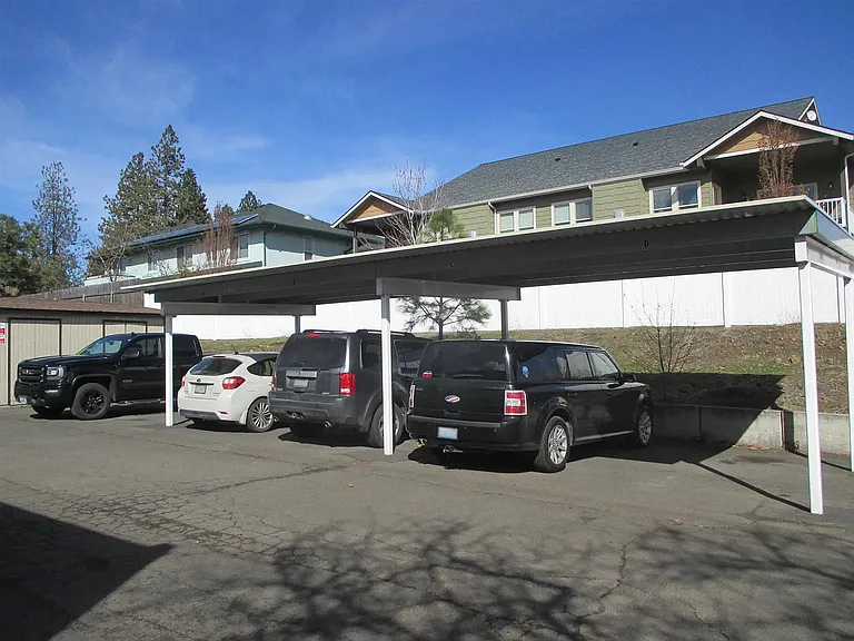 Stunning 2 Bed, 1 Bath w/ Laundry & AC in Lincoln Heights! — Photo 3