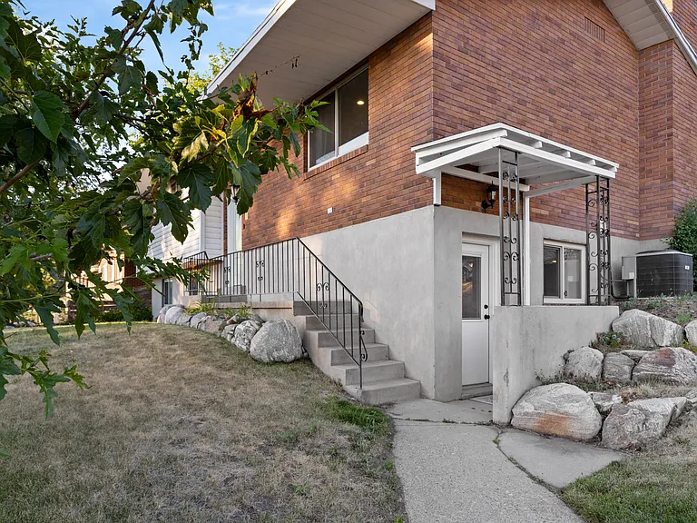 8 N 325 E — Photo 28