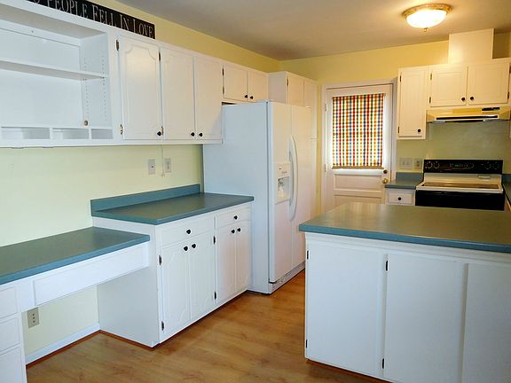 Cute Country Kitchen