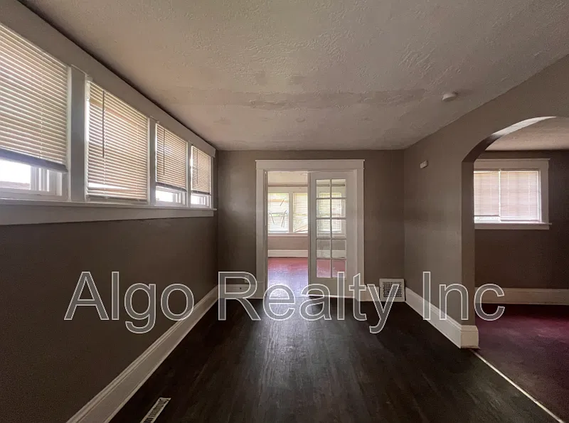 4 bed, 1.0 bath, 1147 sqft, $2,495 — Photo 4