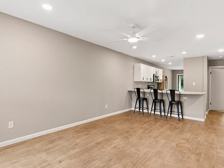 1987 E Wilkins Pl — Photo 3