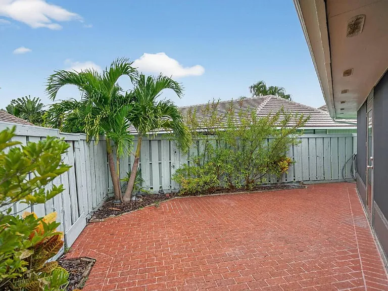 1127 E Seminole Ave #8A — Photo 4