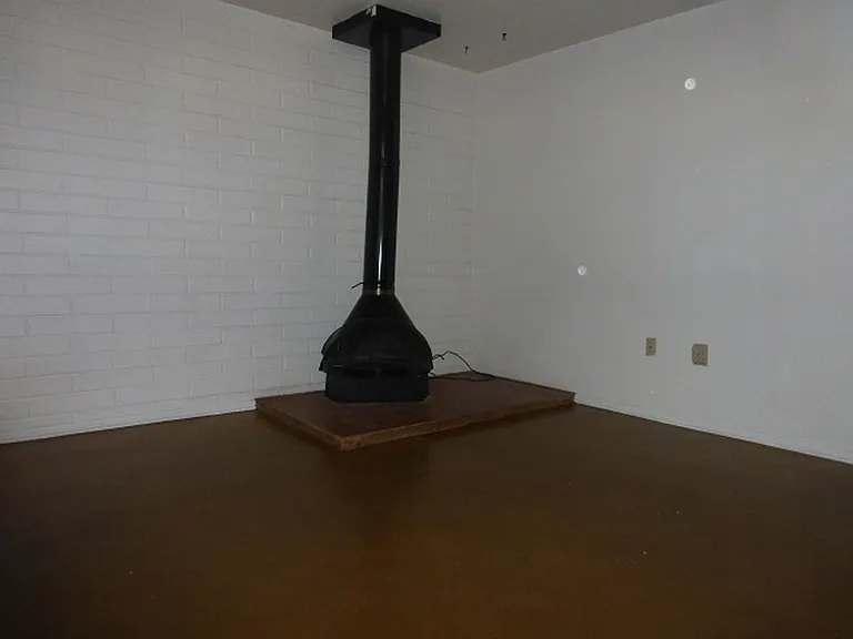 1200 S Farmer Ave — Photo 3