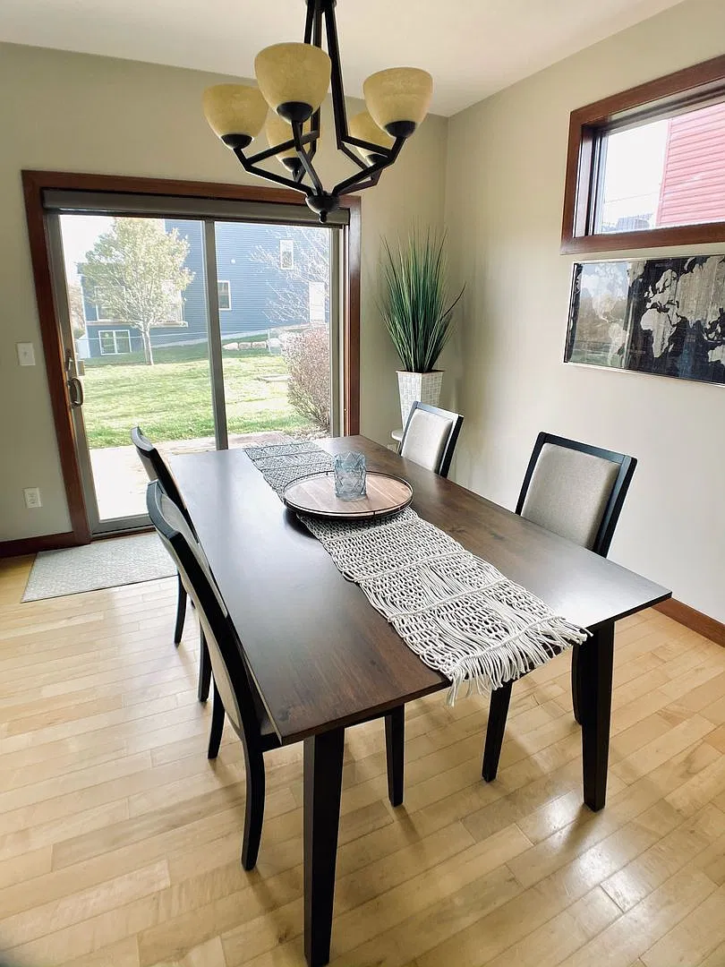 Beautifully Furnished 4 Bed 3 Bath Ranch Style Home — Photo 4