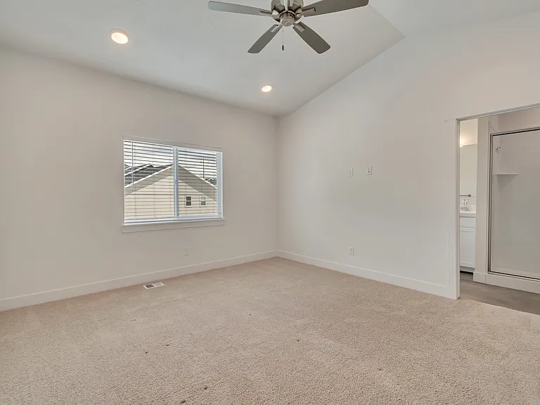 1593 N 1870 E — Photo 12