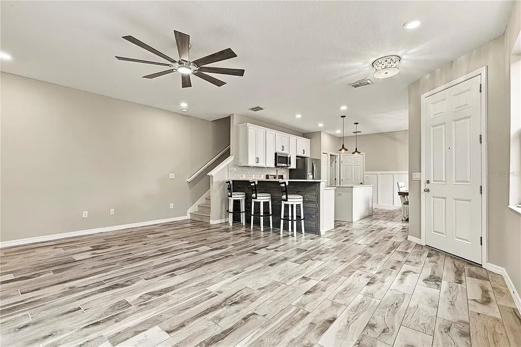 3 bed, 2.5 bath, 1780 sqft, $2,600 — Photo 3