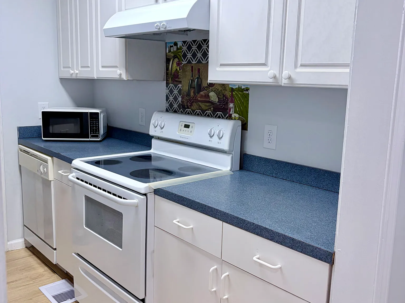 2 bed, 2.5 bath, 1320 sqft, $1,800 — Photo 4