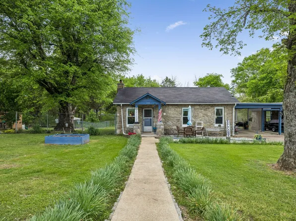 108 King Dr E, Fayetteville, TN 37334