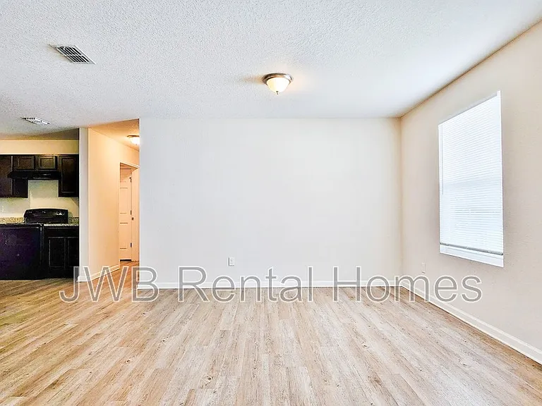 8466 April St — Photo 4