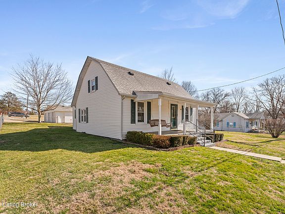 4th image of 698 Main St