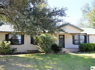 512 N 4th St, Waelder, TX 78959