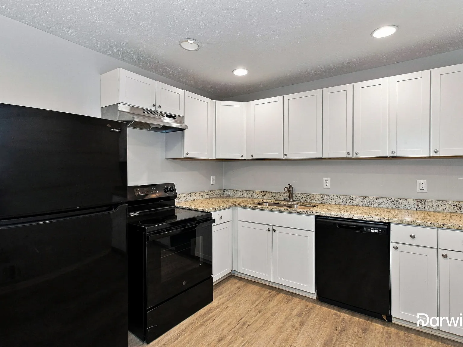 4 bed, 1.5 bath, 1400 sqft, $1,645 — Photo 3