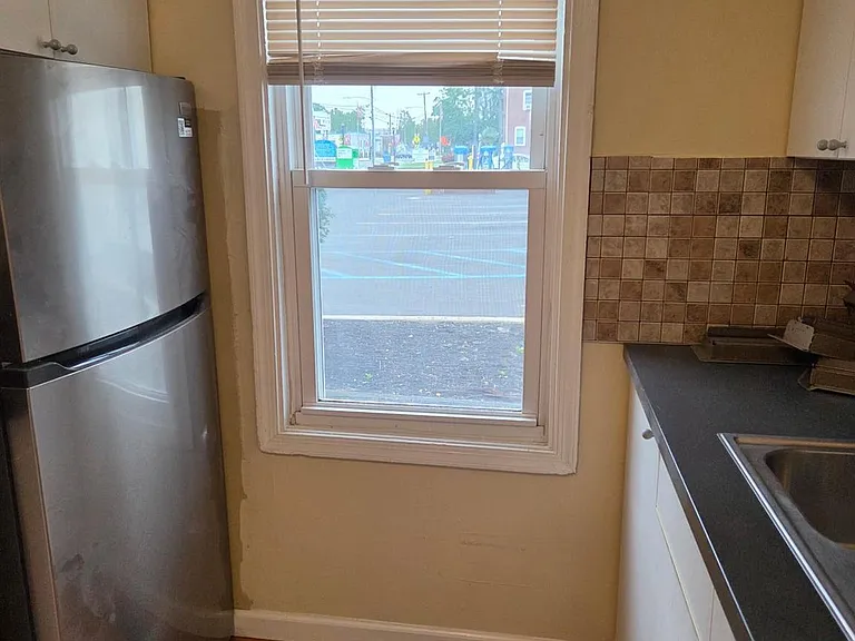 137 High St E #A — Photo 6