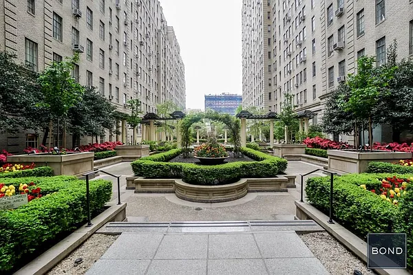 Rented by Bond New York | media 29