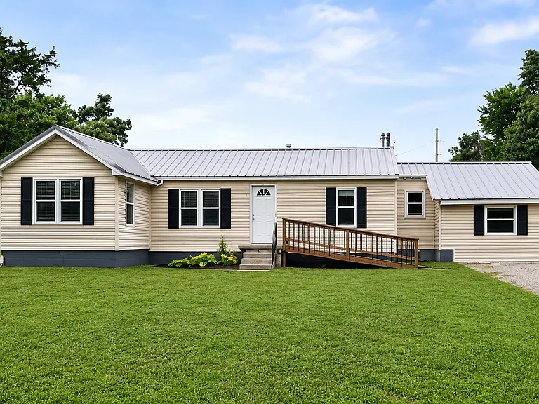1224 W Barr St — Photo 1