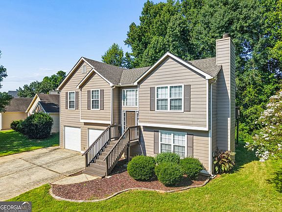 3rd image of 4879 Lake Park Ln