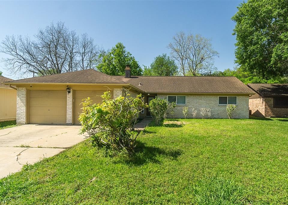 1st image of 215 Driftwood Street