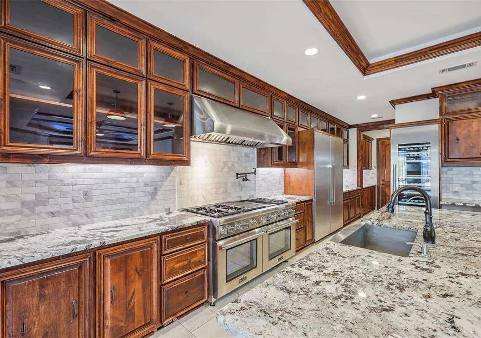 1904 E 13th st A - Amazing 5 bed 5.5 Bath Mansion — Photo 3