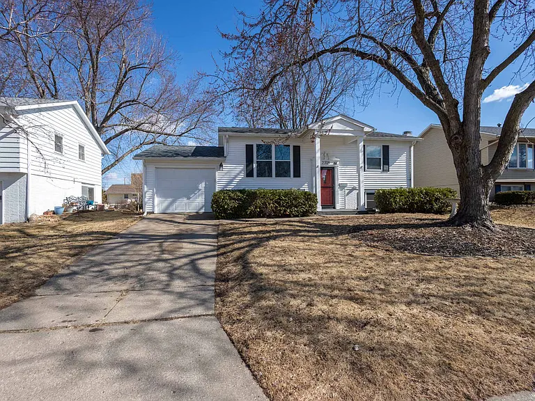 2318 Pinehurst St — Photo 2