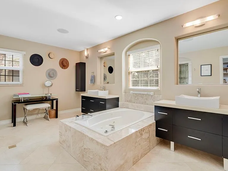 10 Spyrock — Photo 15