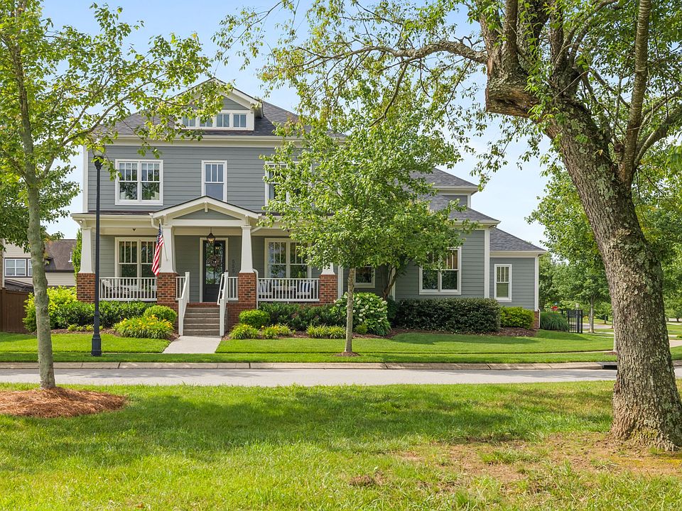 1st image of 555 Avon River Rd