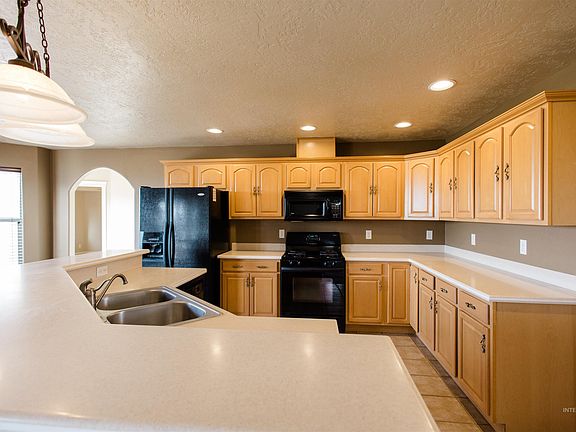 2nd image of 1571 SE Hamilton Rd