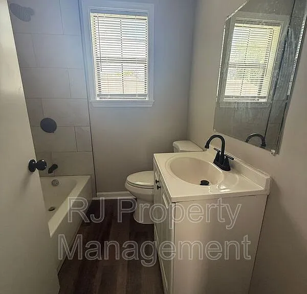 2076 Goff Ave — Photo 2