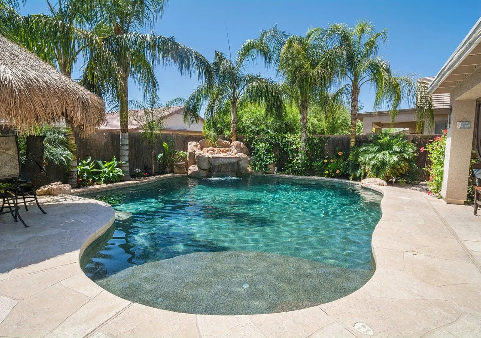 Incredible home in Bell West subdivision in Surprise — Photo 4