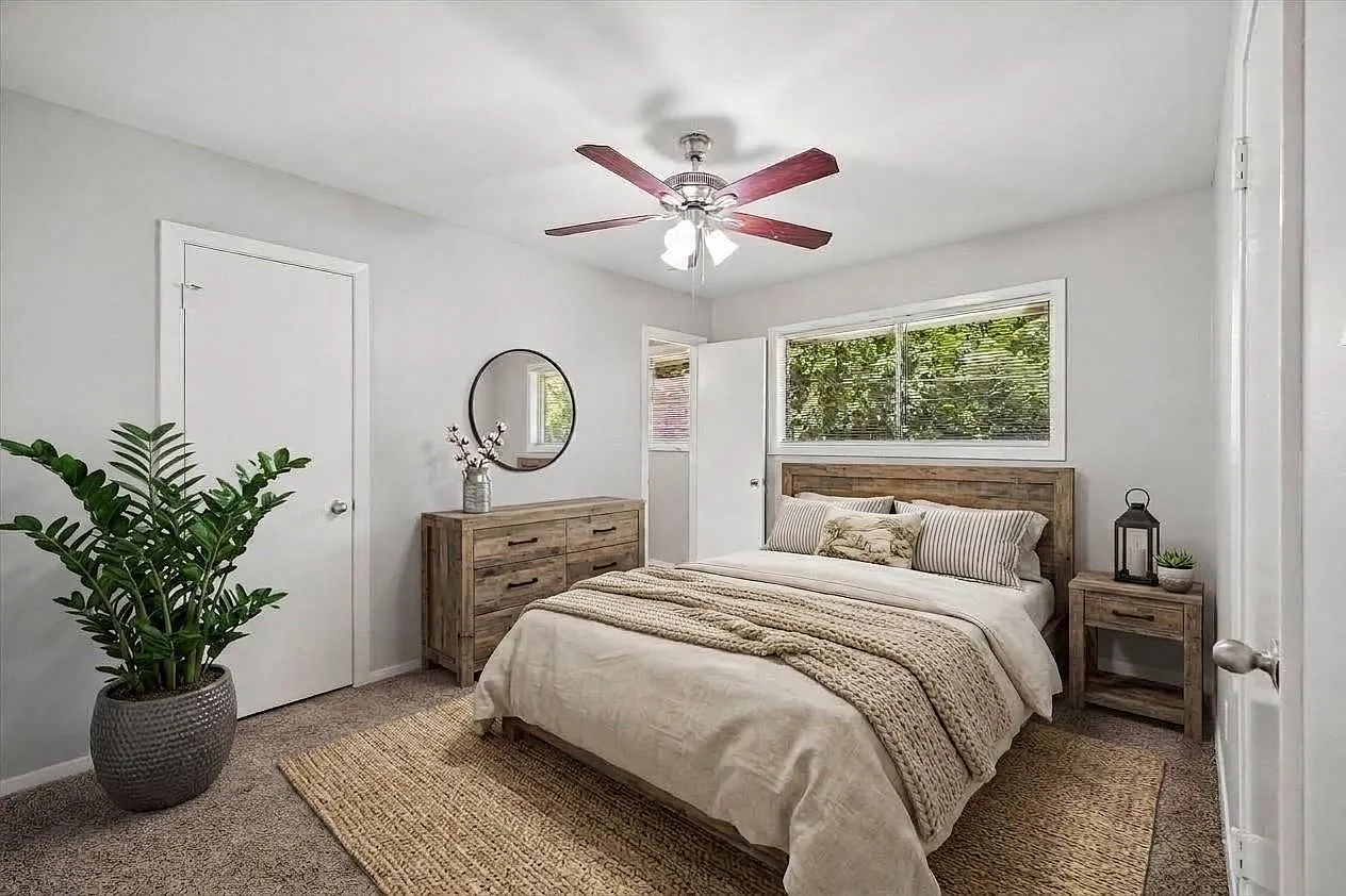 3 bed, 1.5 bath, 1179 sqft, $1,599 — Photo 4