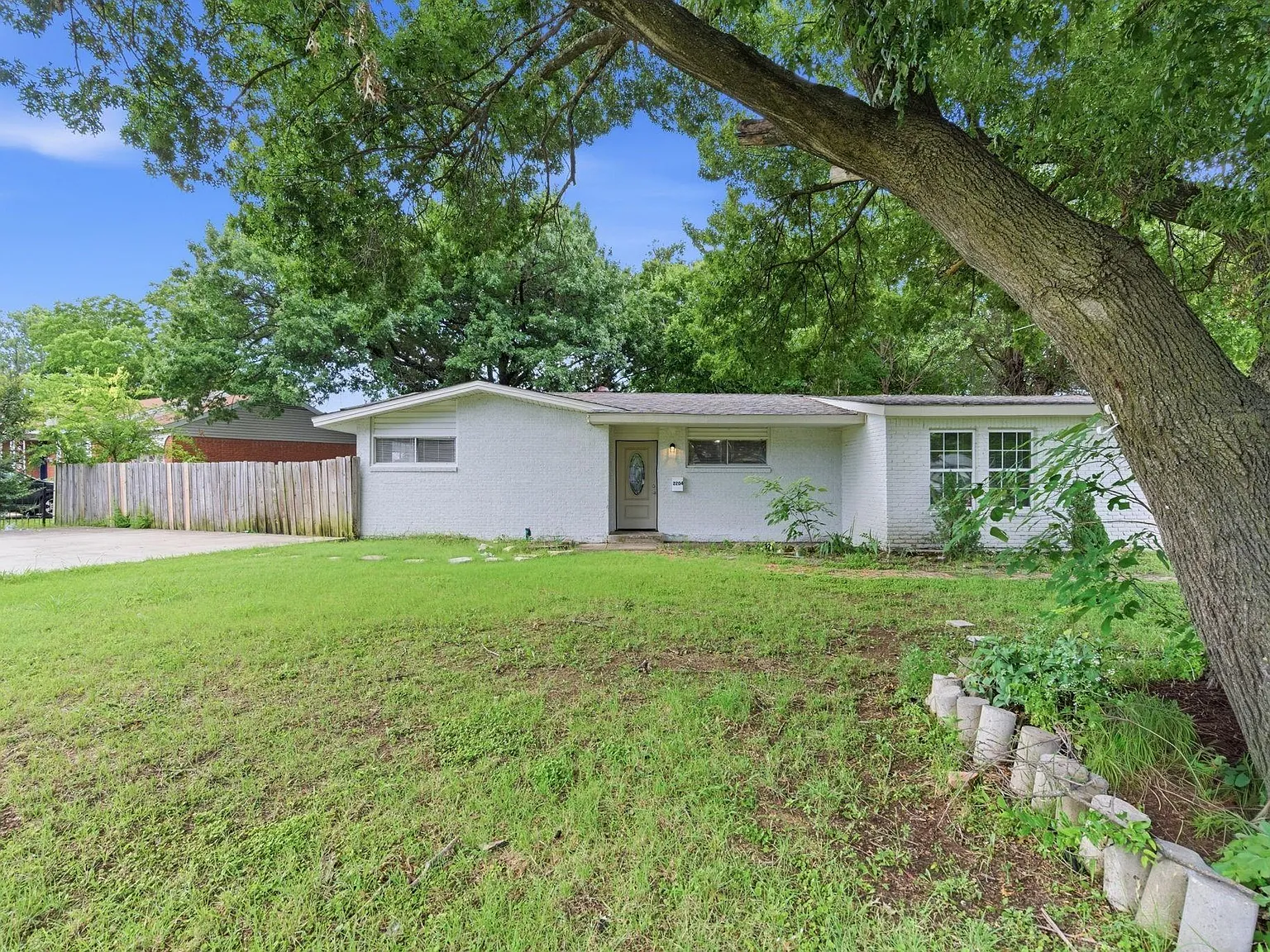 4 bed, 1607 sqft, $2,400 — Photo 3