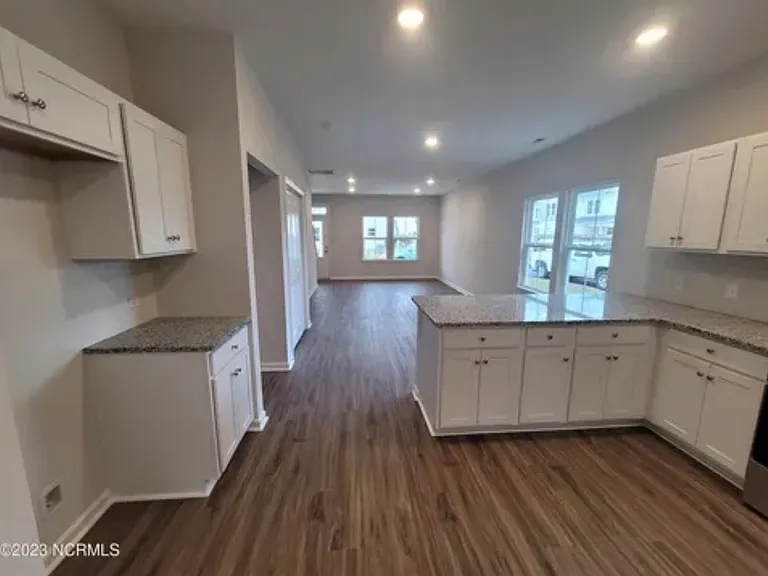 9008 Laurel Bay Ln — Photo 3