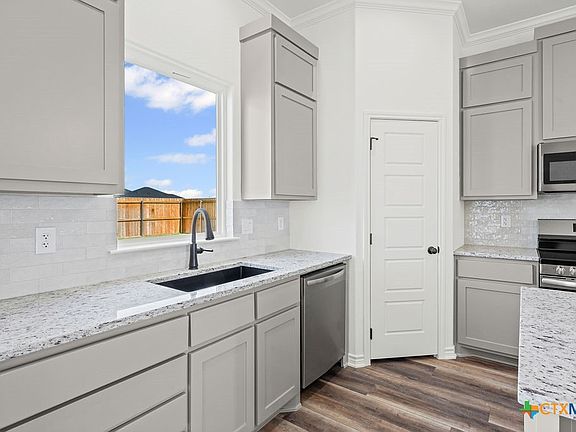 4th image of 214 Creek Plum Ln