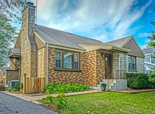 10 N Marcella Rd, Mt Prospect, IL 60056