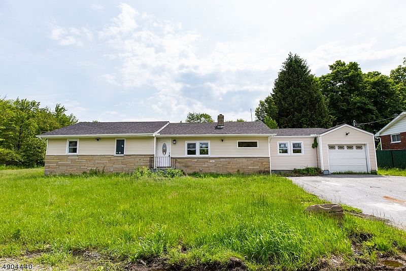 1st image of 110 Barry Dr N