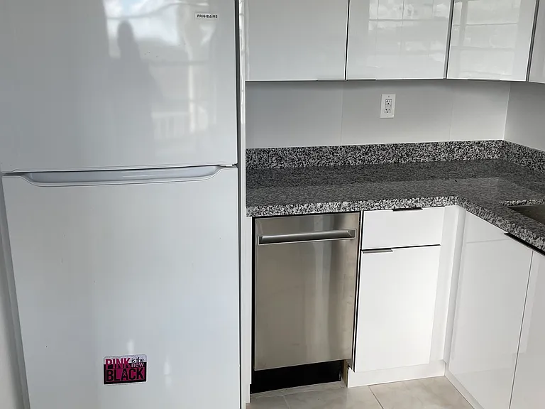 340 NW 19th St — Photo 3