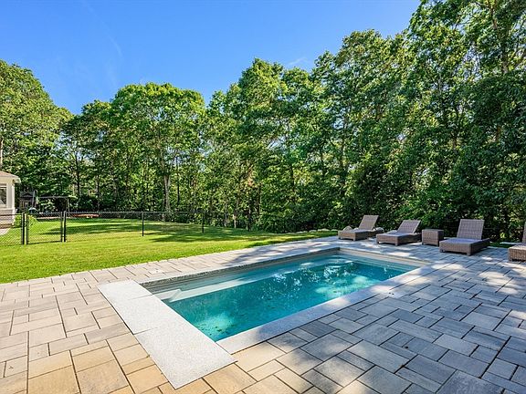 5th image of 239 Oxford Dr