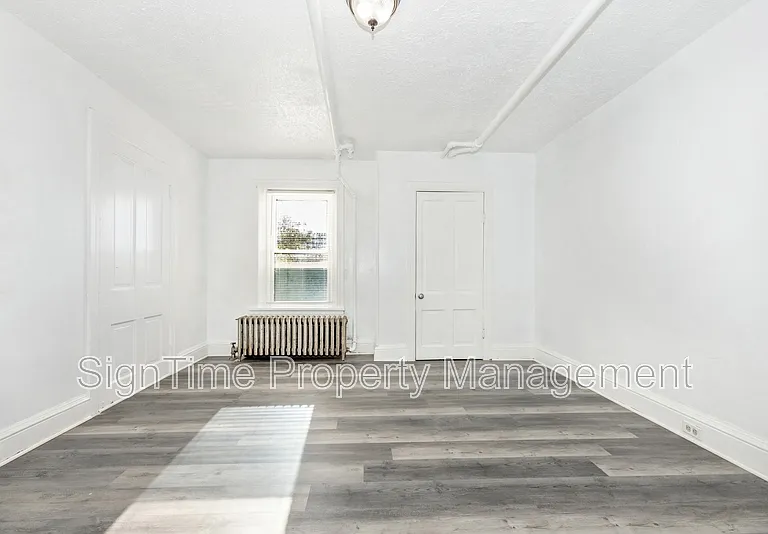 220 Summit Ave #BASEMENT — Photo 14