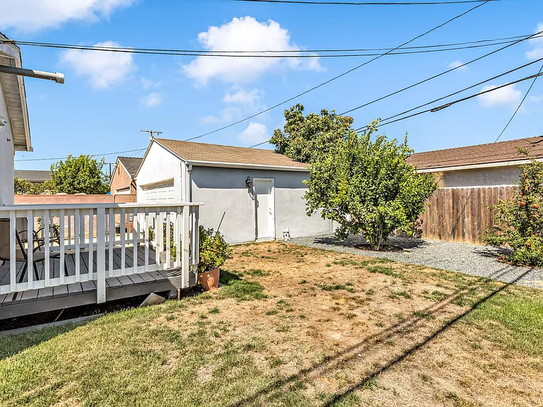 Arcturus Ave — Photo 23