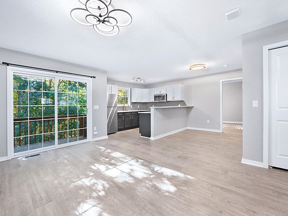 4th image of 704 Tioga Park Dr