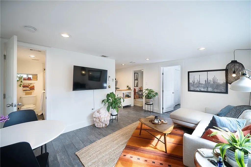 2 bed, 1.0 bath, 480 sqft, $1,650 — Photo 3