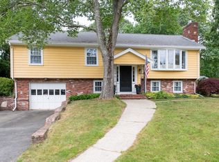 12 Brook Dr, Fairhaven, MA 02719