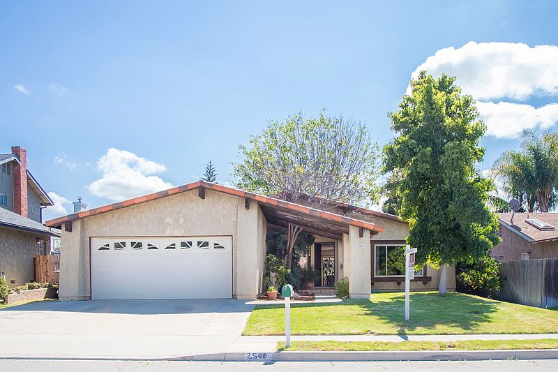 Sunny single story home!