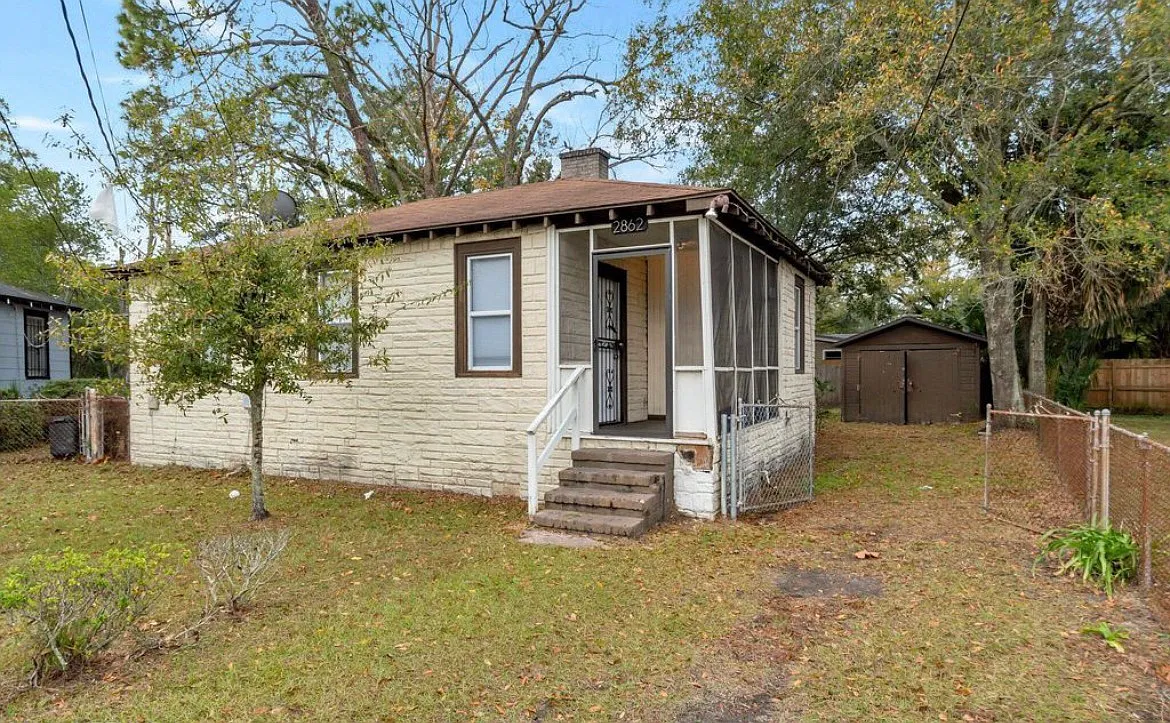 3 bed, 822 sqft, $1,300 — Photo 1